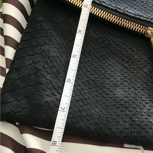 Black and Gold Envelope Henri Bendel Clutch - Picture 10 of 11